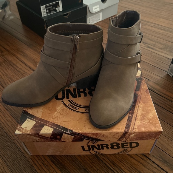 heels - Picture 2 of 6